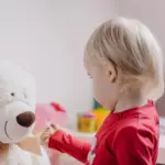 Hvordan rengør og vedligeholder man skumgulv efter fodboldleg?